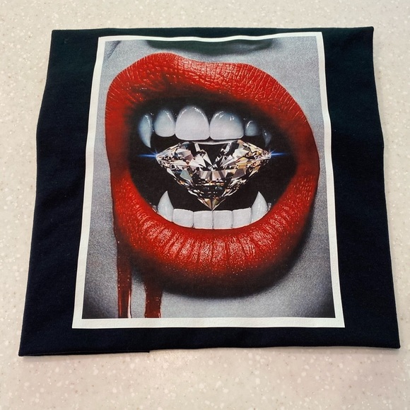 New unisex “ Diamond fangs “ tee. - Picture 1 of 5